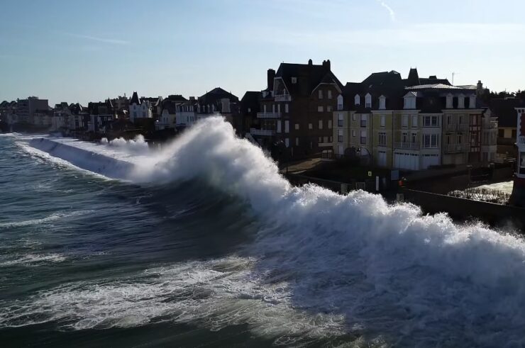 Huge storm waves slam into sea wall